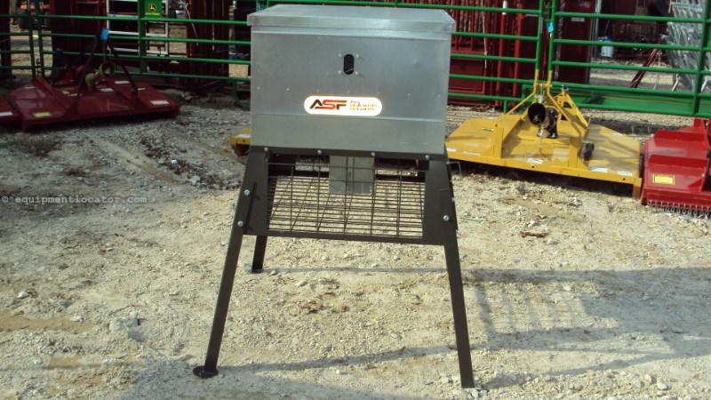 Other New 300lbs boxed broadcast stand & fill feeder Image 1
