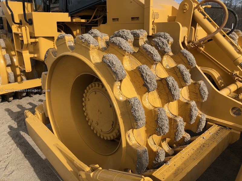 1997 Caterpillar 825G Image 10
