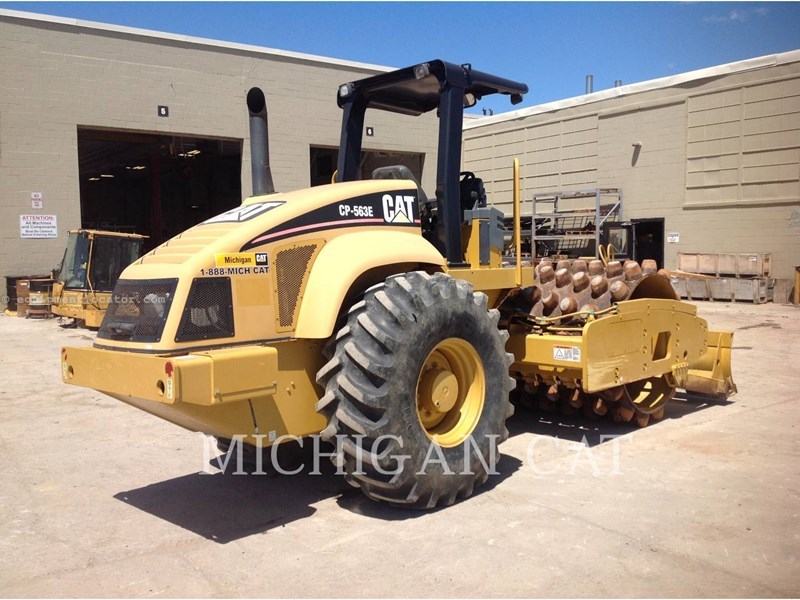 2007 Caterpillar CP-563E Image 3