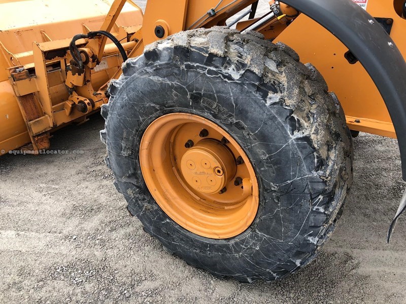 2012 Case 321E-3 Image 10