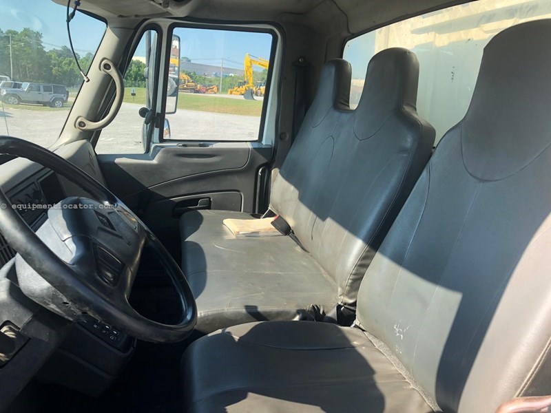 2008 International 7400 Image 10