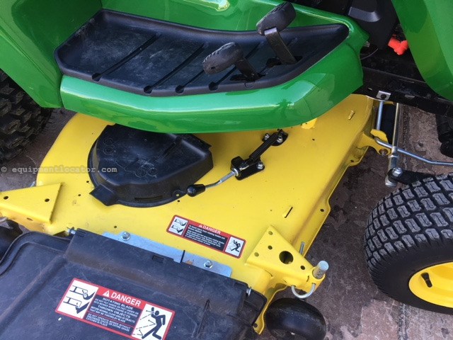 2016 John Deere X590 Image 4