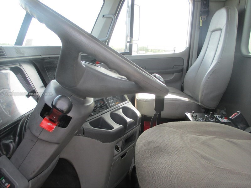 2007 Freightliner COLUMBIA 112 Image 7