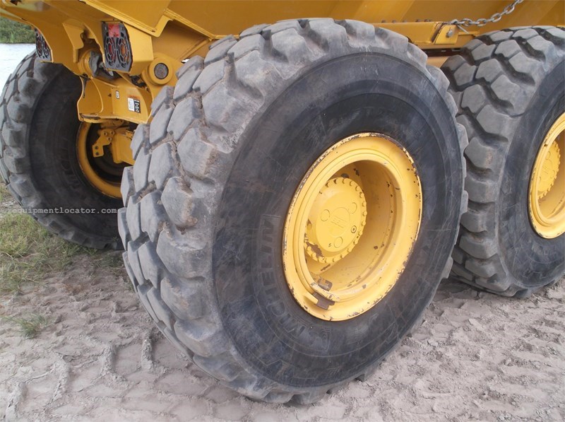 2015 John Deere 250D II Image 10