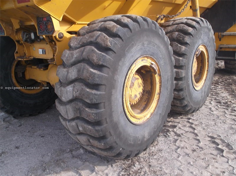 2013 John Deere 250D II Image 10