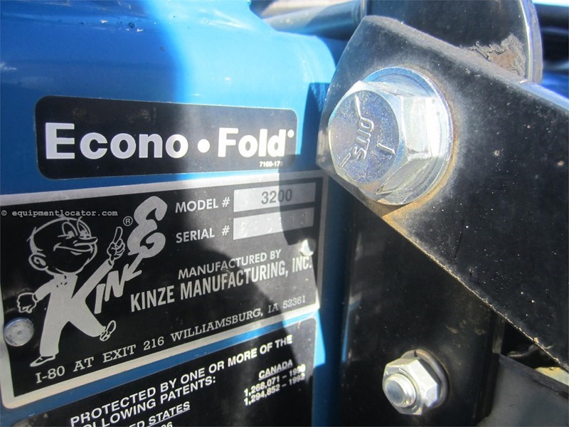 2008 Kinze 3200 Image 2