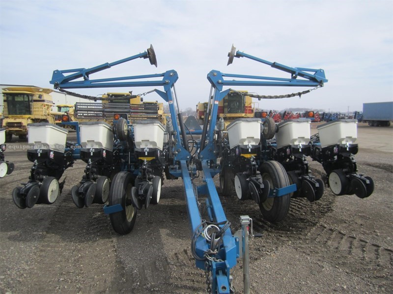 2008 Kinze 3200 Image 10