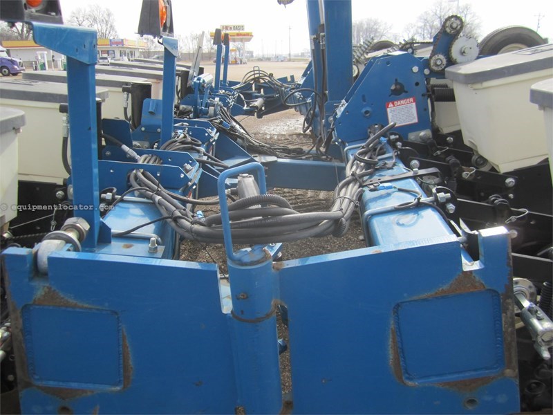 2008 Kinze 3200 Image 18