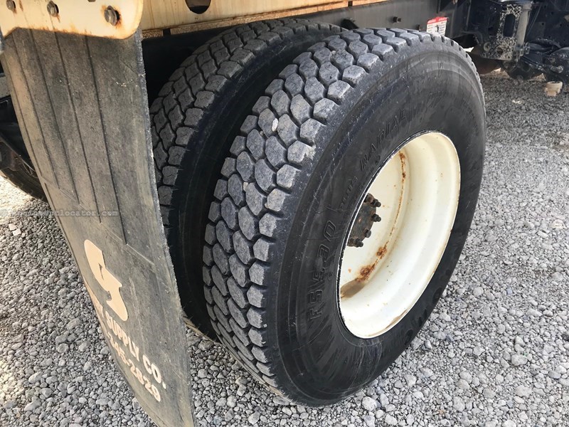 2010 International 4300 Image 10