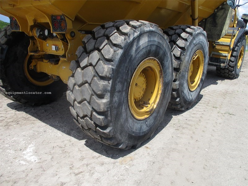 2014 John Deere 250D II Image 10