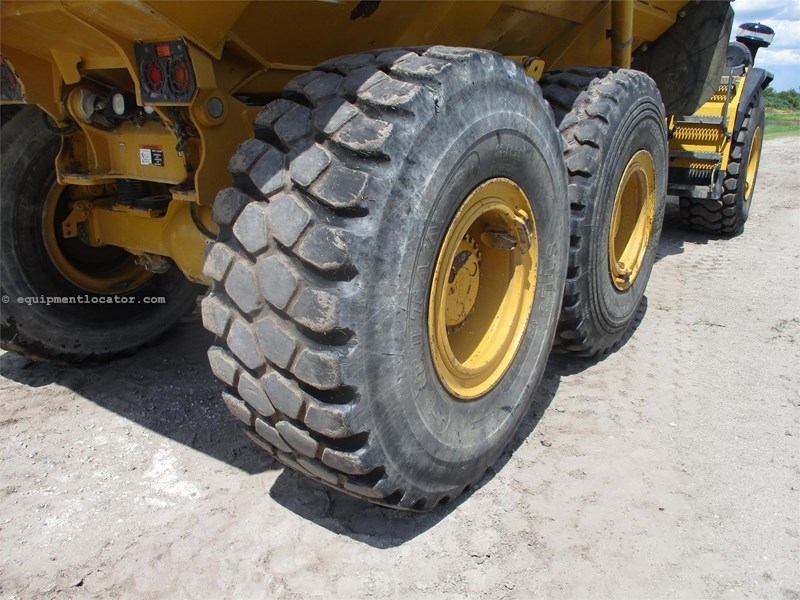 2013 John Deere 250D II Image 10