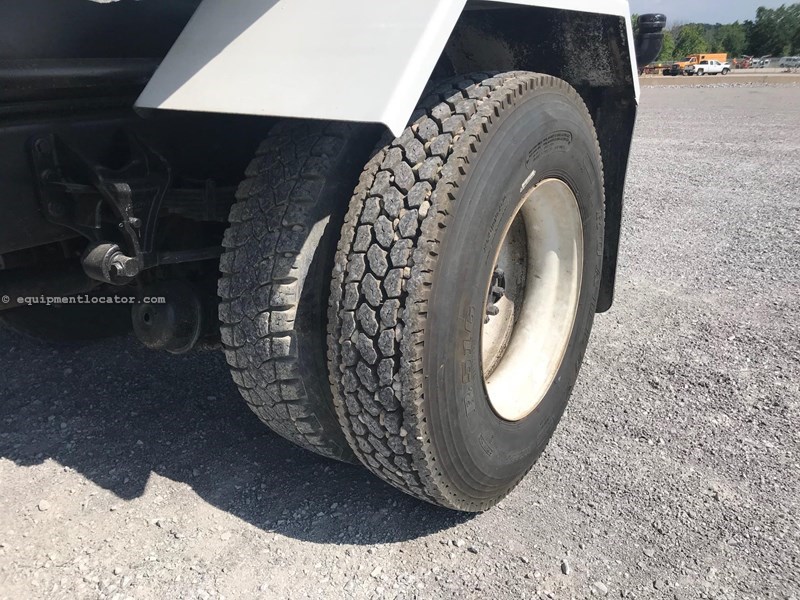 2006 Ford F750 Image 10