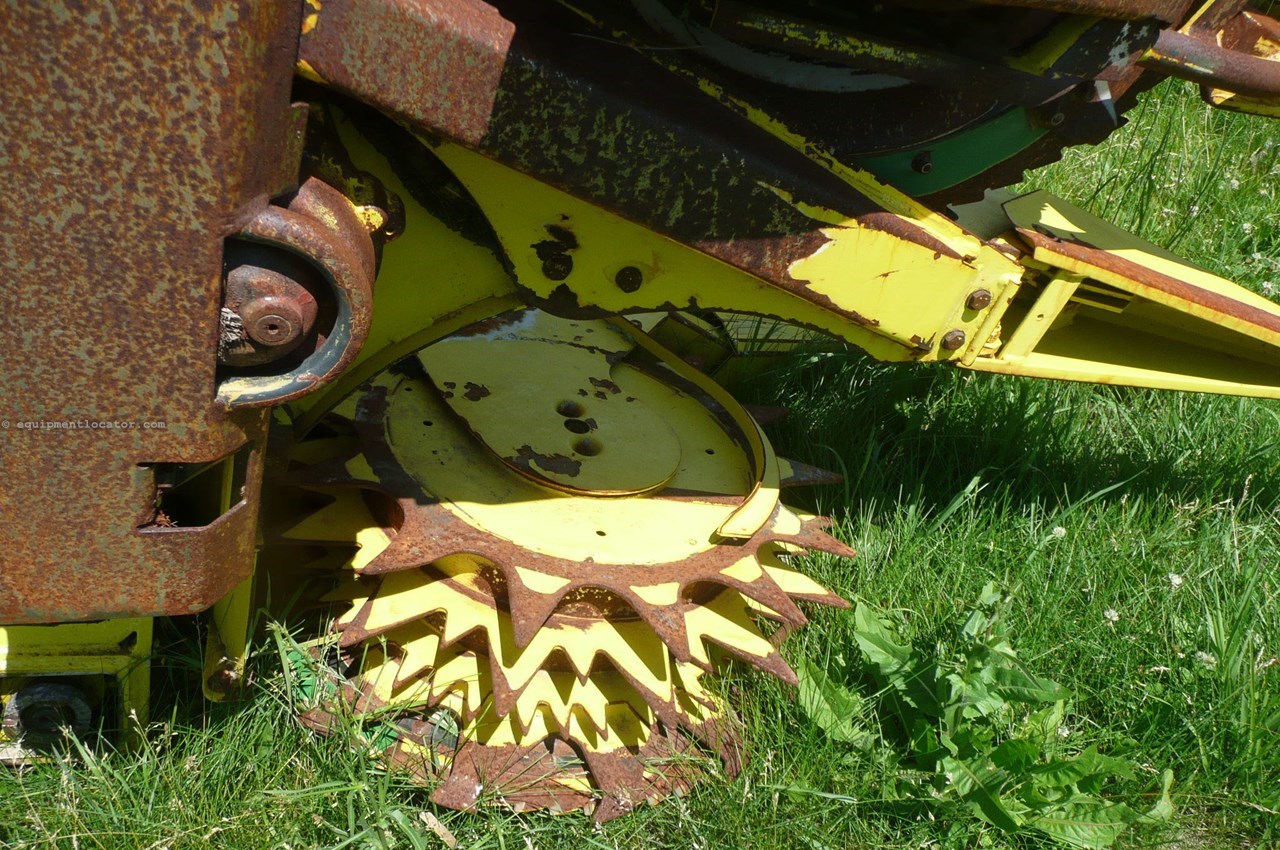 2004 John Deere 688 Image 10