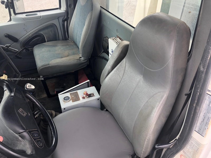 2003 National 600D Image 10