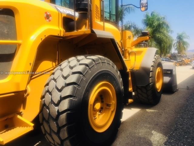 2012 Volvo L110G Image 10