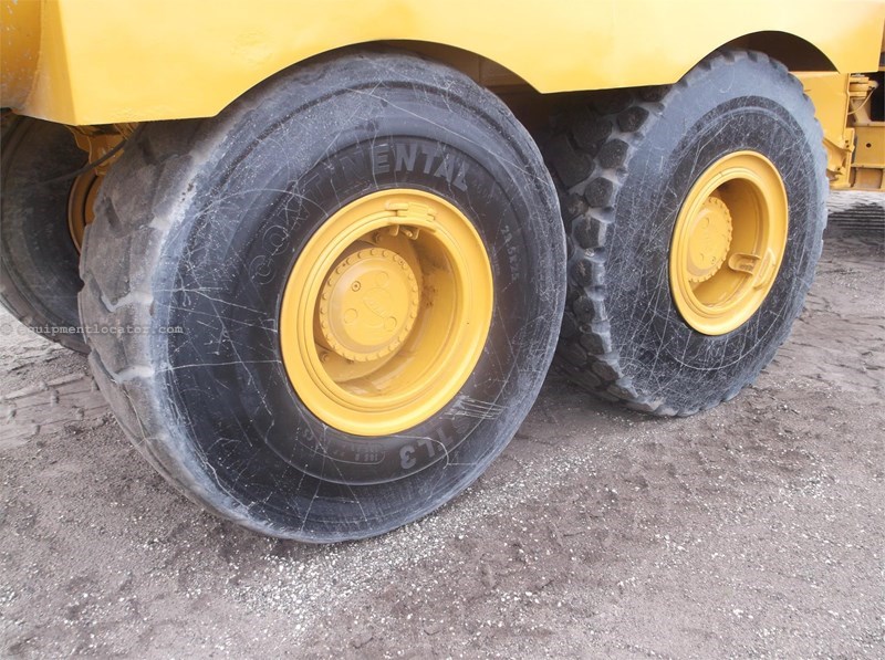 2007 John Deere 250D Image 10