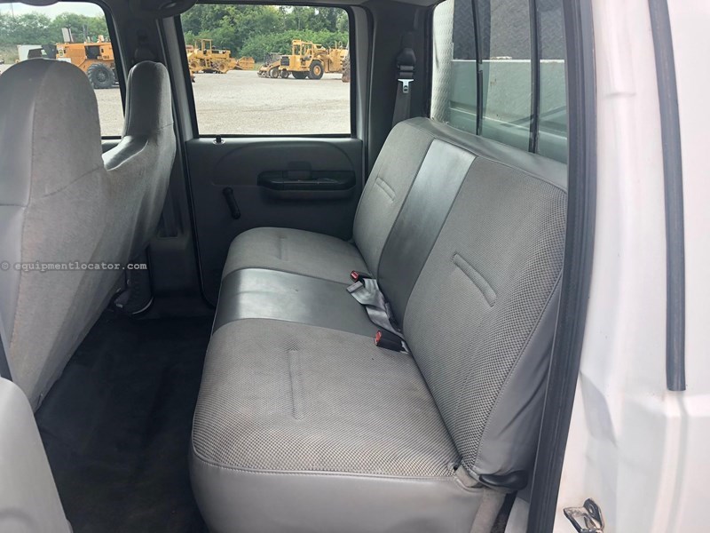 2007 Ford F550 XL Image 10
