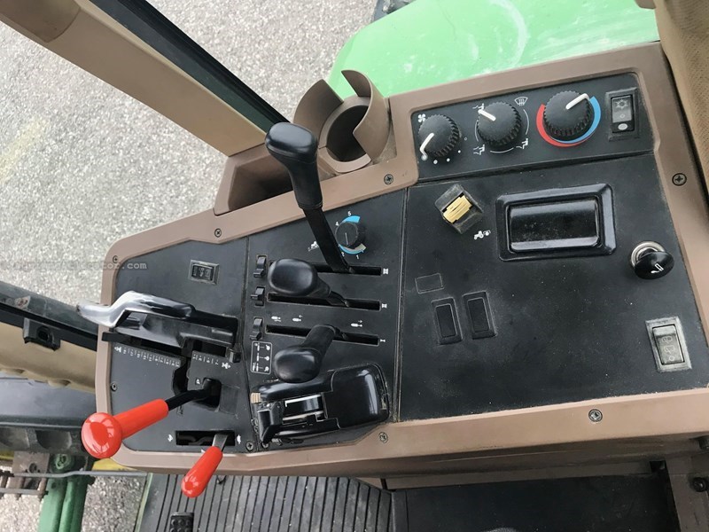 John Deere 7810 Image 10