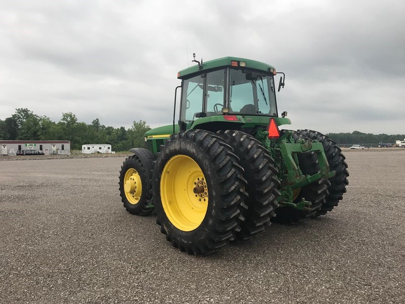 John Deere 7810 Image 3