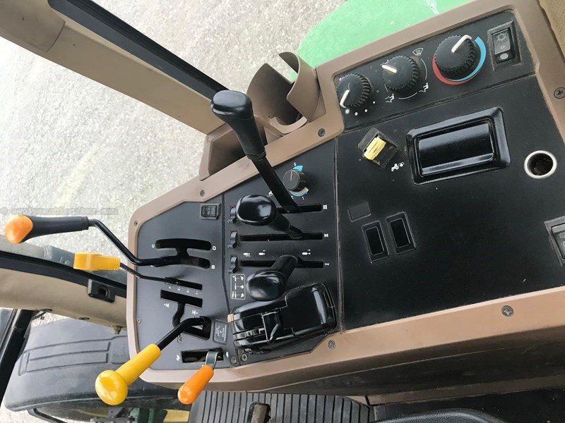 John Deere 7810 Image 10