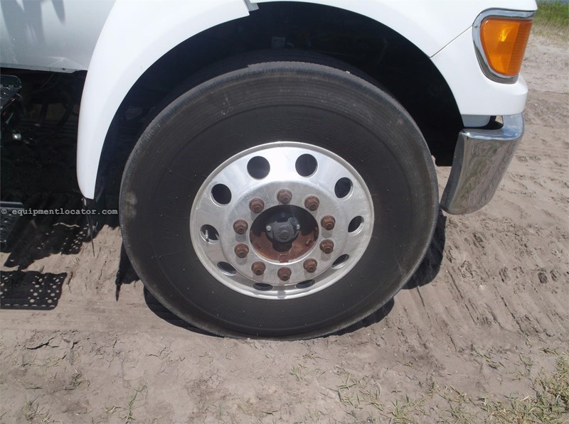 2011 Ford F650 Image 10