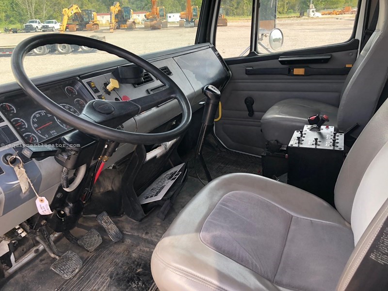 2004 Freightliner FL80 Image 10
