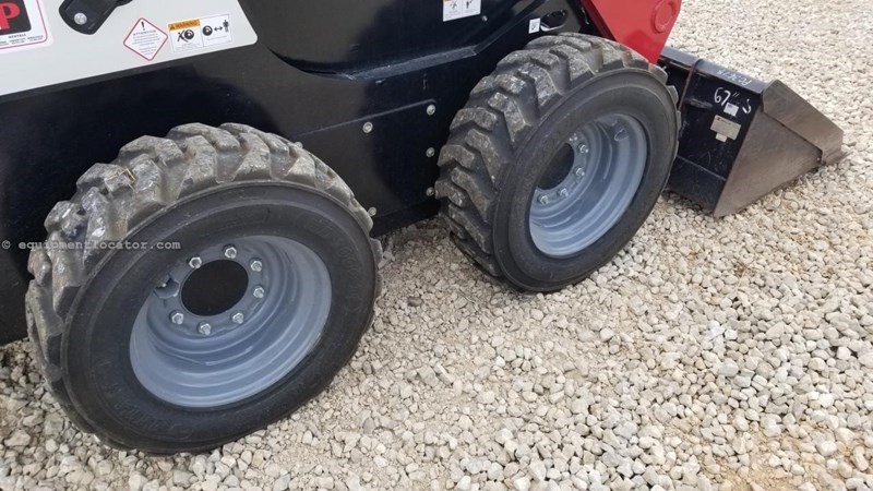 2015 Takeuchi TS60R Image 8