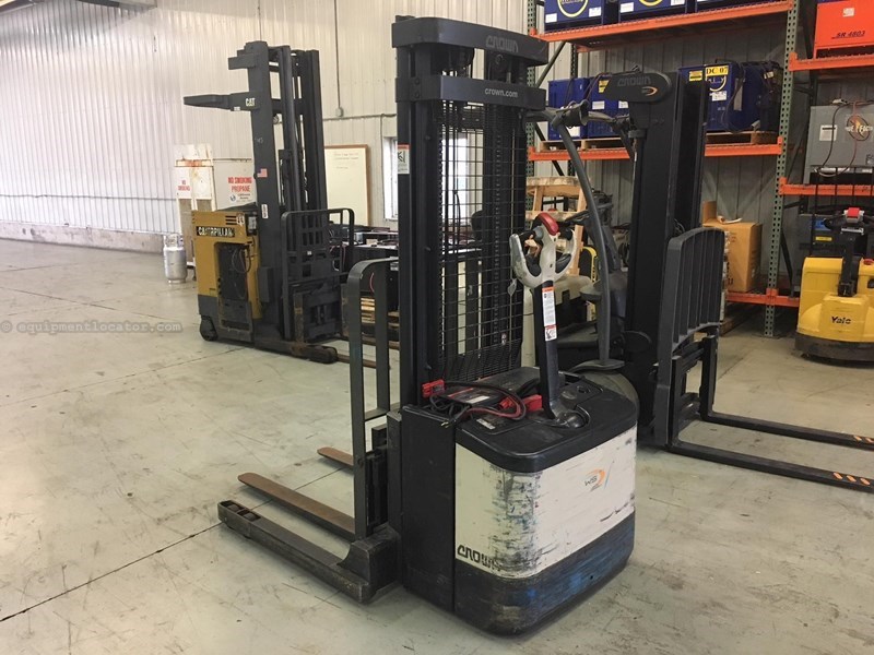 2000 Crown WS2300-40 Image 1