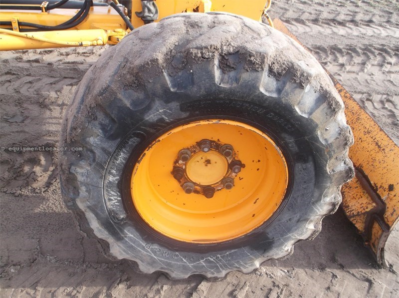 2004 Leeboy 685B Image 10