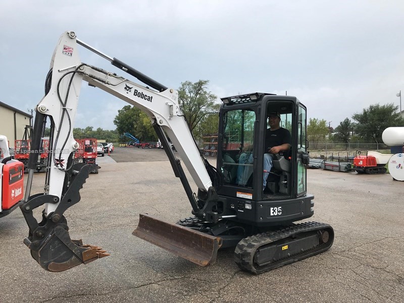 2016 Bobcat E35 Image 4