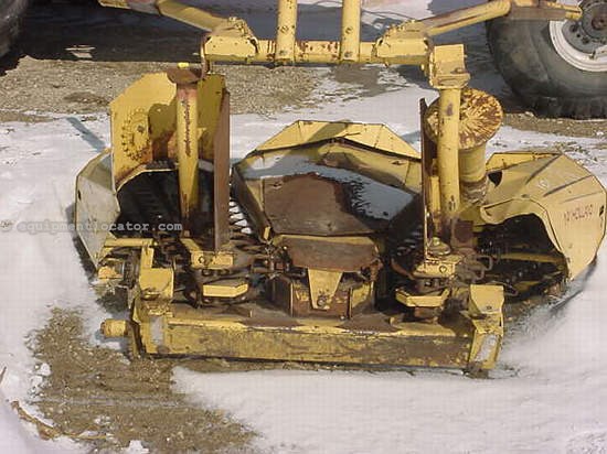 New Holland 824 Image 2