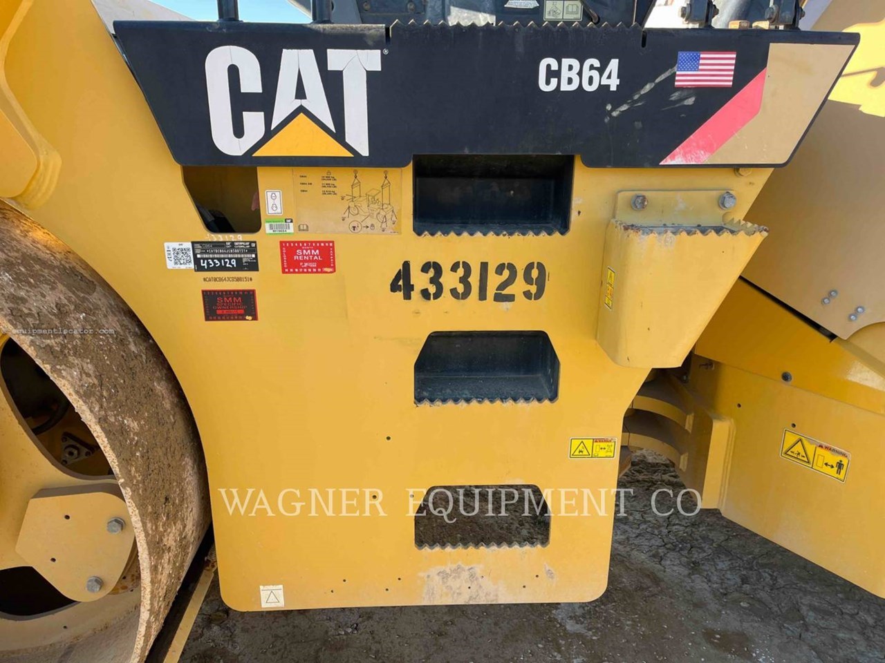 2014 Caterpillar CB64 Image 10