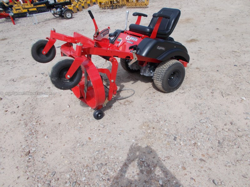 Country Clipper NEW Country Clipper 18hp 42" zero turn mower Image 8