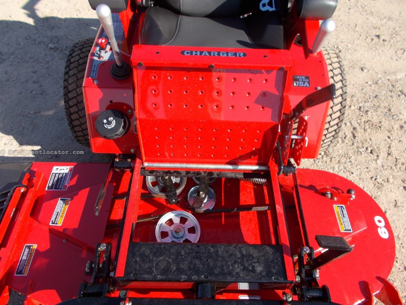 Country Clipper Country Clipper COMMERCIAL 25.5hp 60" zero turn Image 5