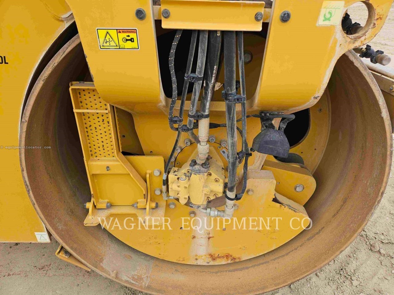 2017 Caterpillar CB68B Image 10