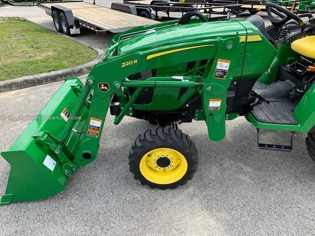 2025 John Deere 2032R Image 10