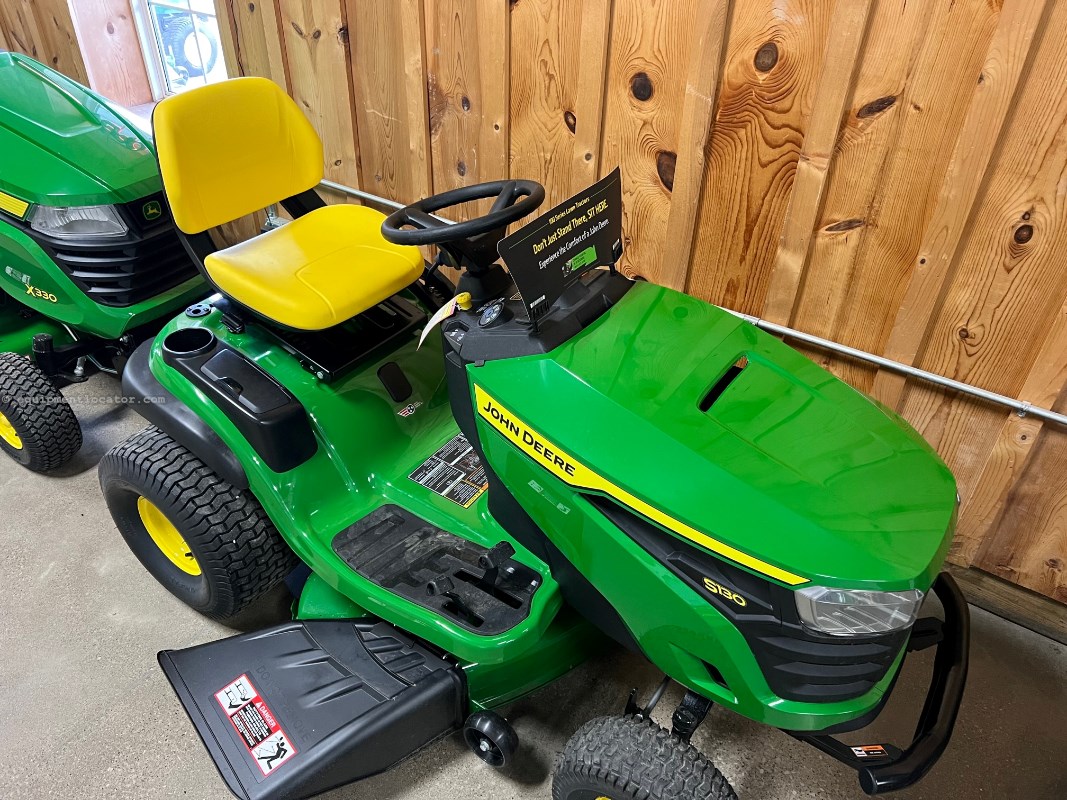 2025 John Deere S130 - 42" Image 2