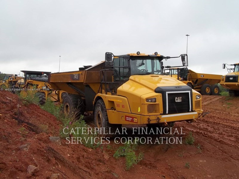 2017 Caterpillar 745-04LRC Image 2