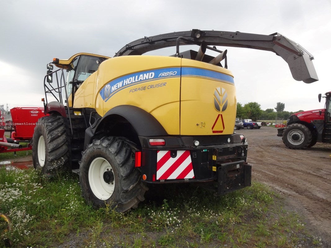 2017 New Holland FR850 Image 4