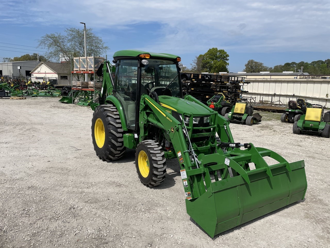 2026 John Deere 4066R Image 4