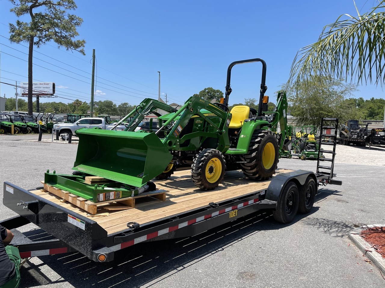 2025 John Deere 3025E Image 2