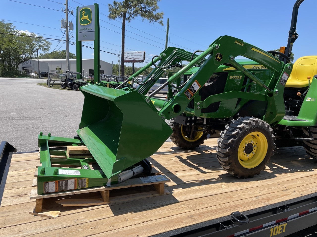 2025 John Deere 3025E Image 3