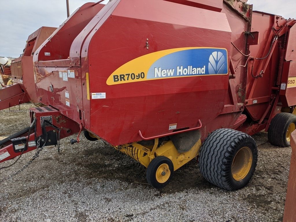 2008 New Holland BR7090 Image 1