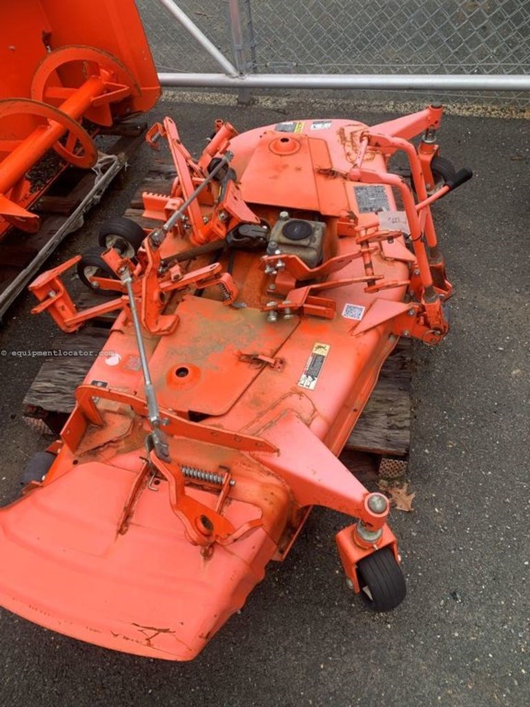 2014 Kubota 60" Mid Mower Image 2