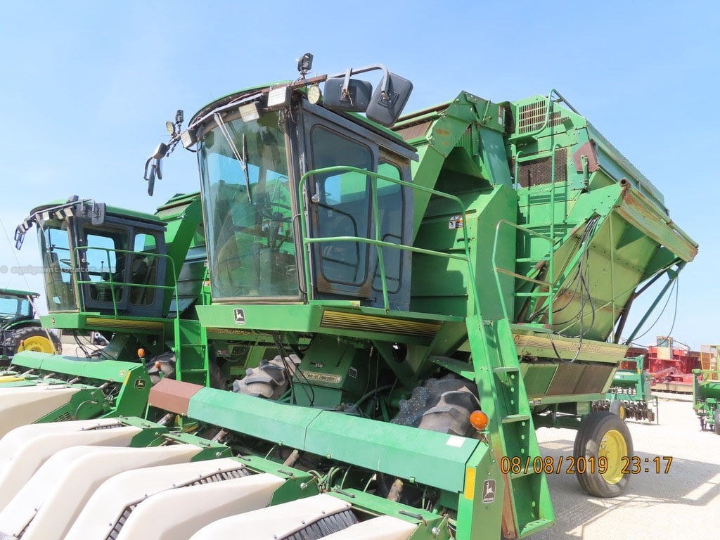 1996 John Deere 7450 4-Row Cotton Stripper with Cleaner Image 1
