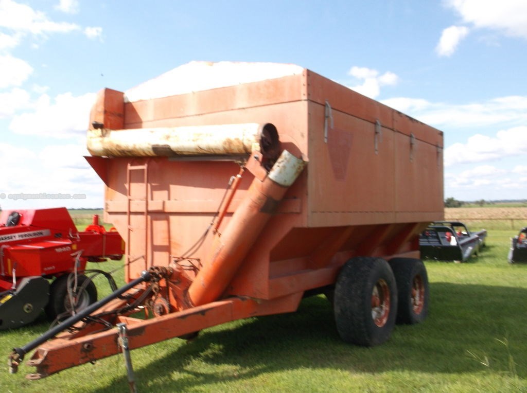 Other 700 BU Grain Cart Grain Cart For Sale in Lockwood Missouri