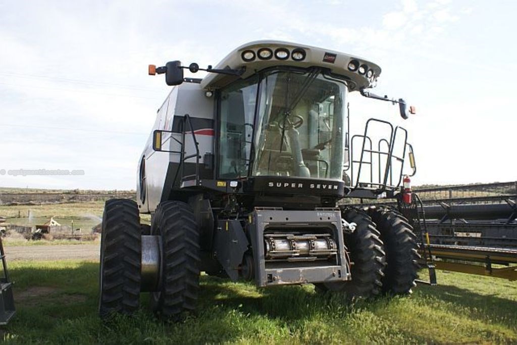 2011 Agco Gleaner S77 Image 2