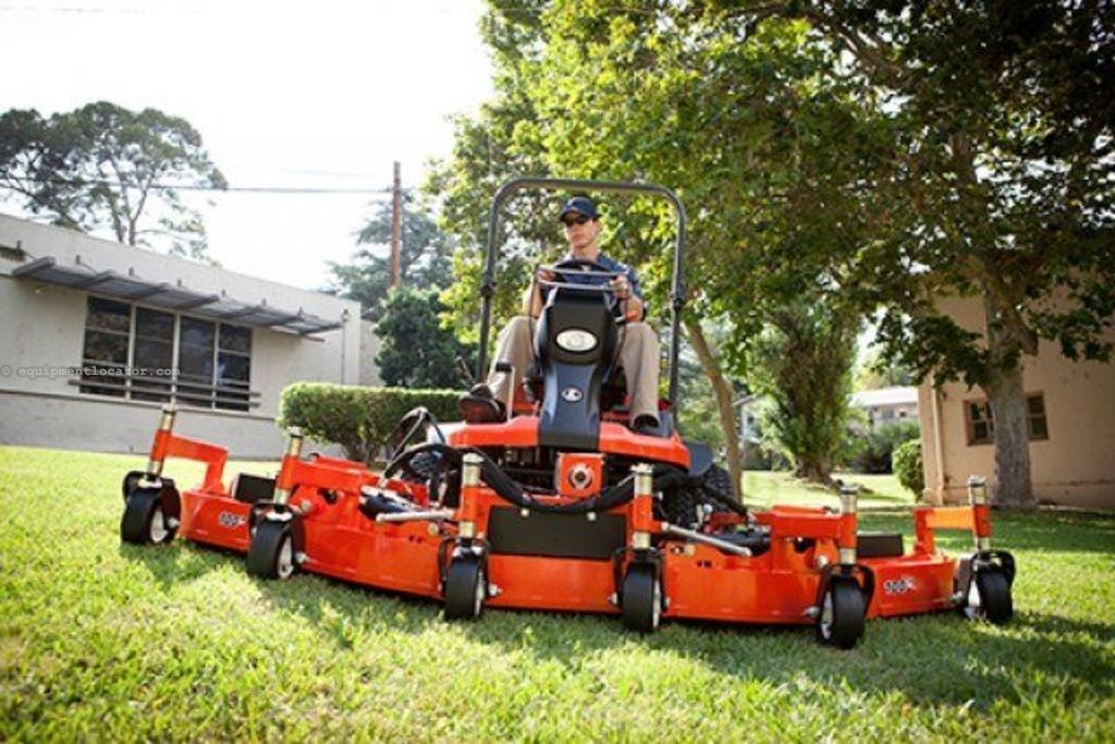 Kubota F2690E Image 2