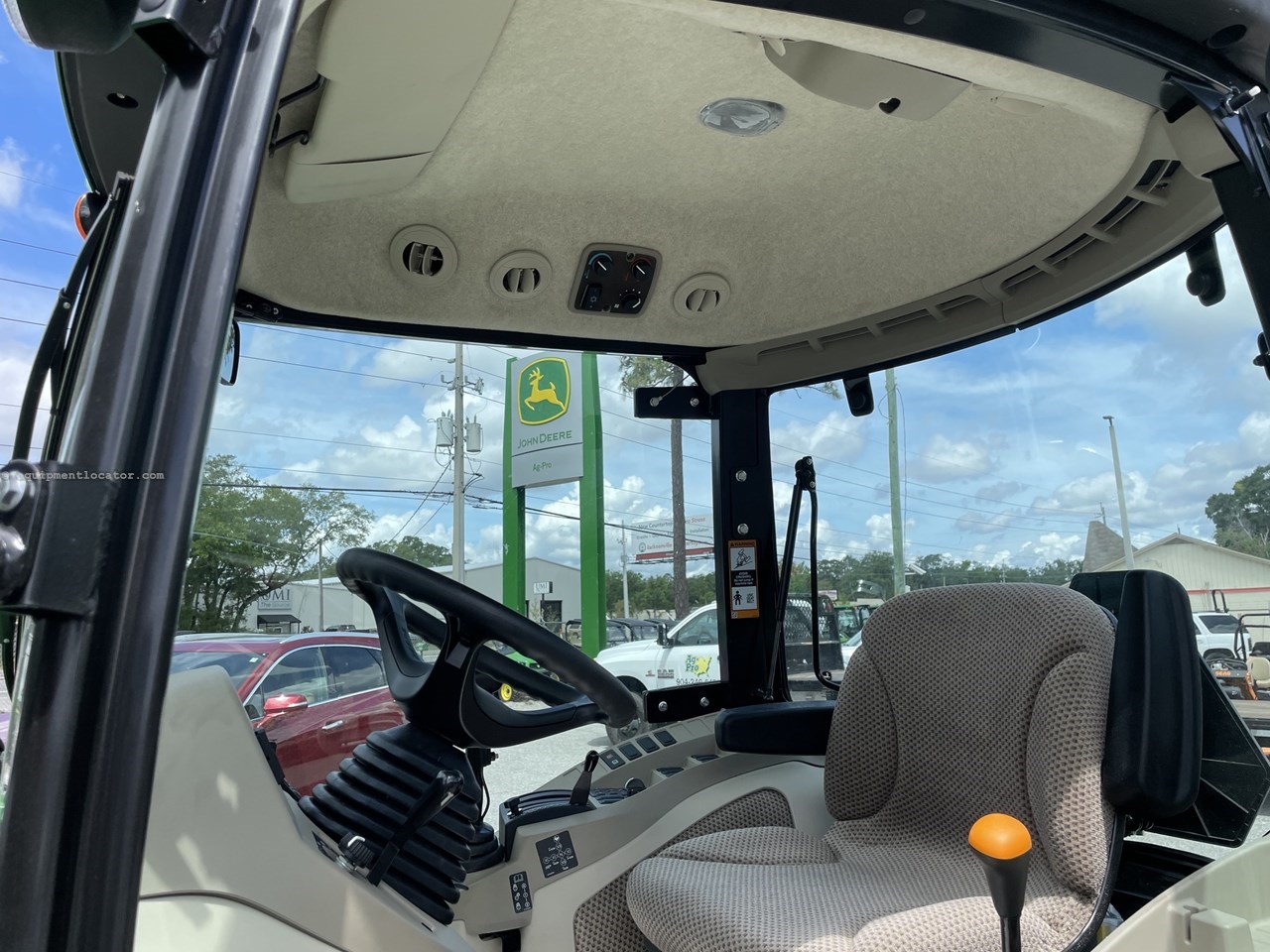 2025 John Deere 4052R Image 10