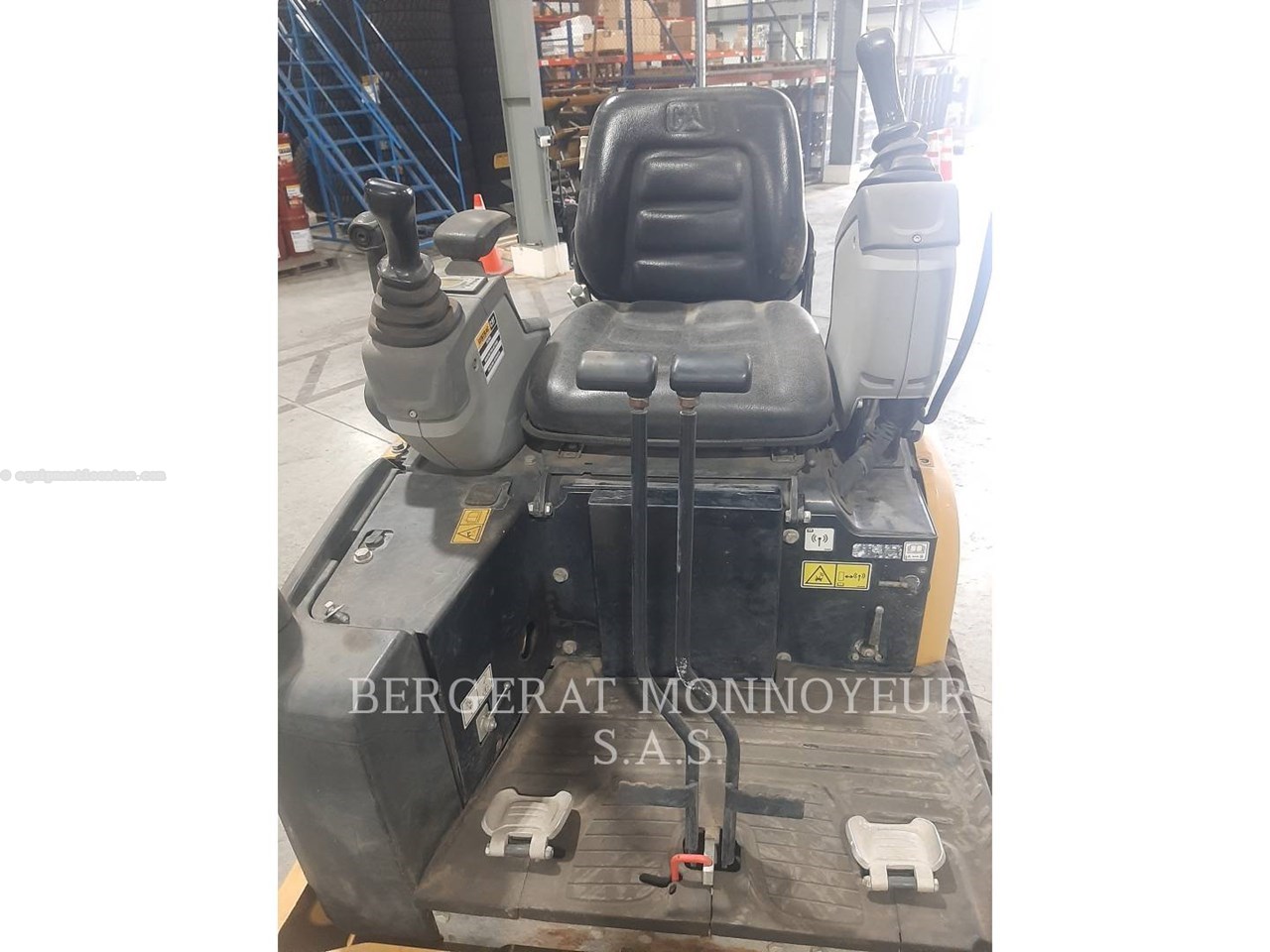 2017 Caterpillar 301.7DCR Image 10